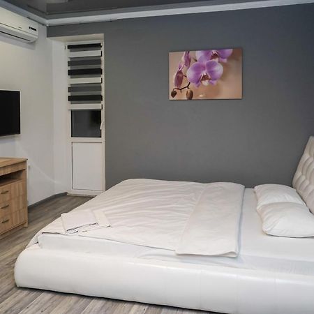 Cozy Apartment In A New Building Close To The Downtown Kiev Eksteriør billede